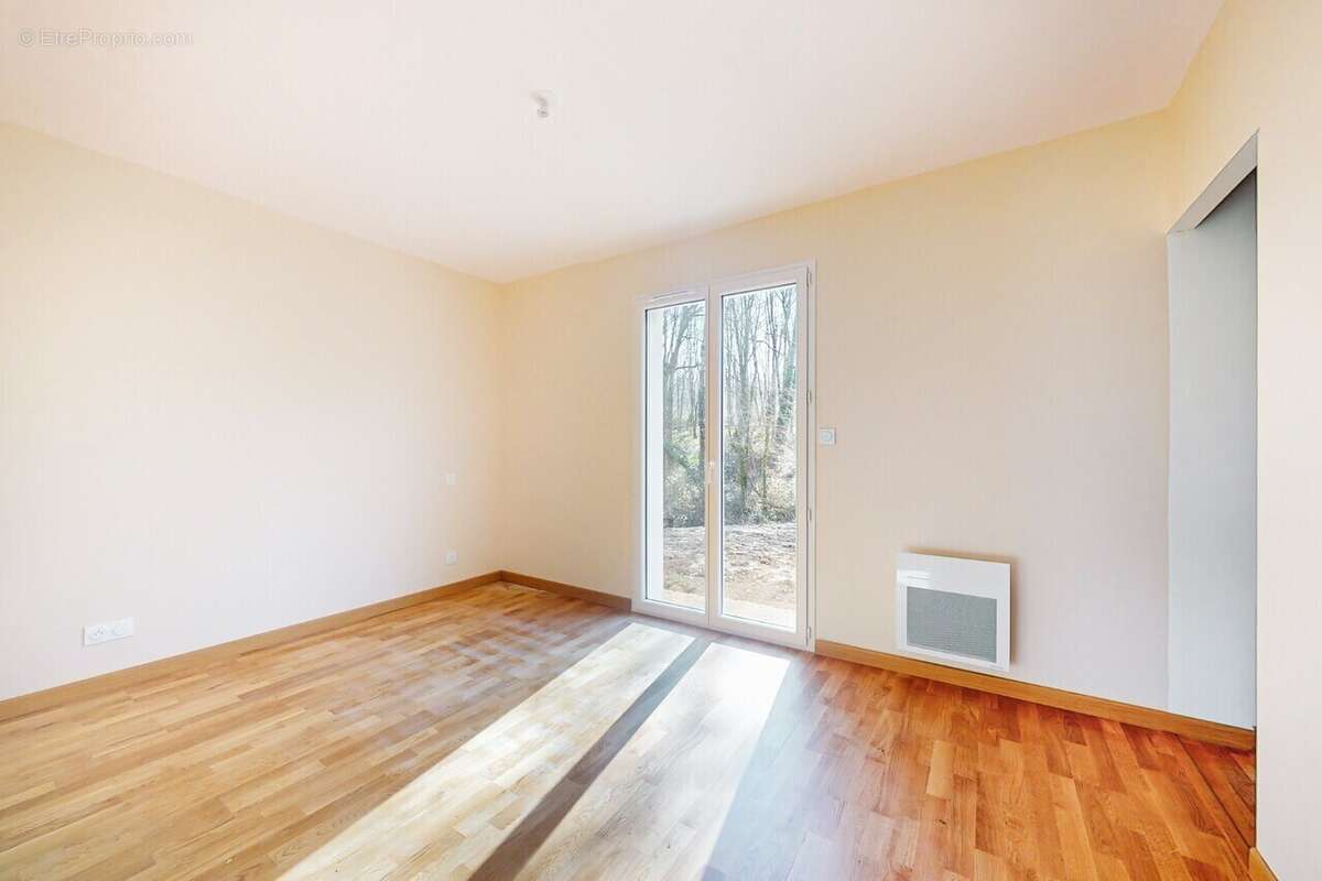 Maison 92 m² à Ussac  - photo 4