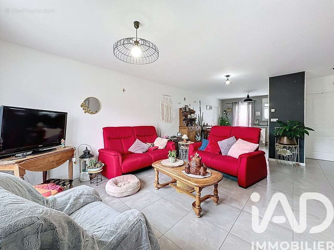 Maison 81 m² à Saint-Vidal  - photo 7