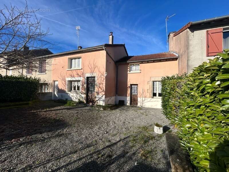Maison à SAINT-SORNIN-LEULAC