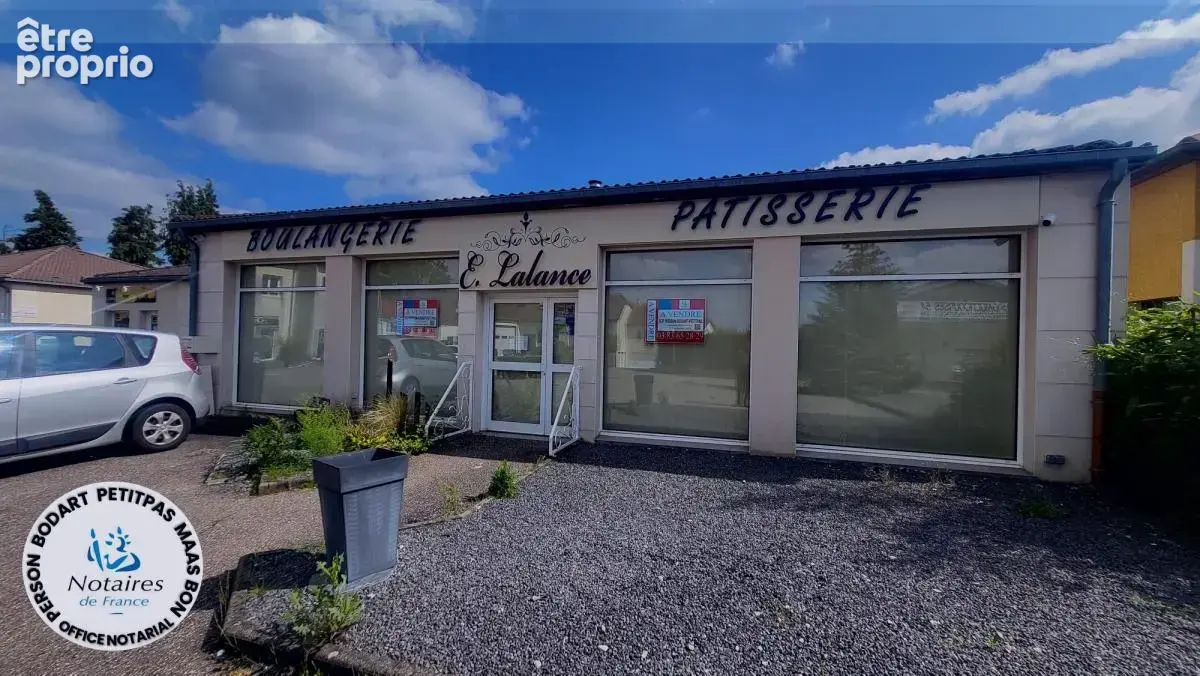 Commerce à VELAINE-EN-HAYE