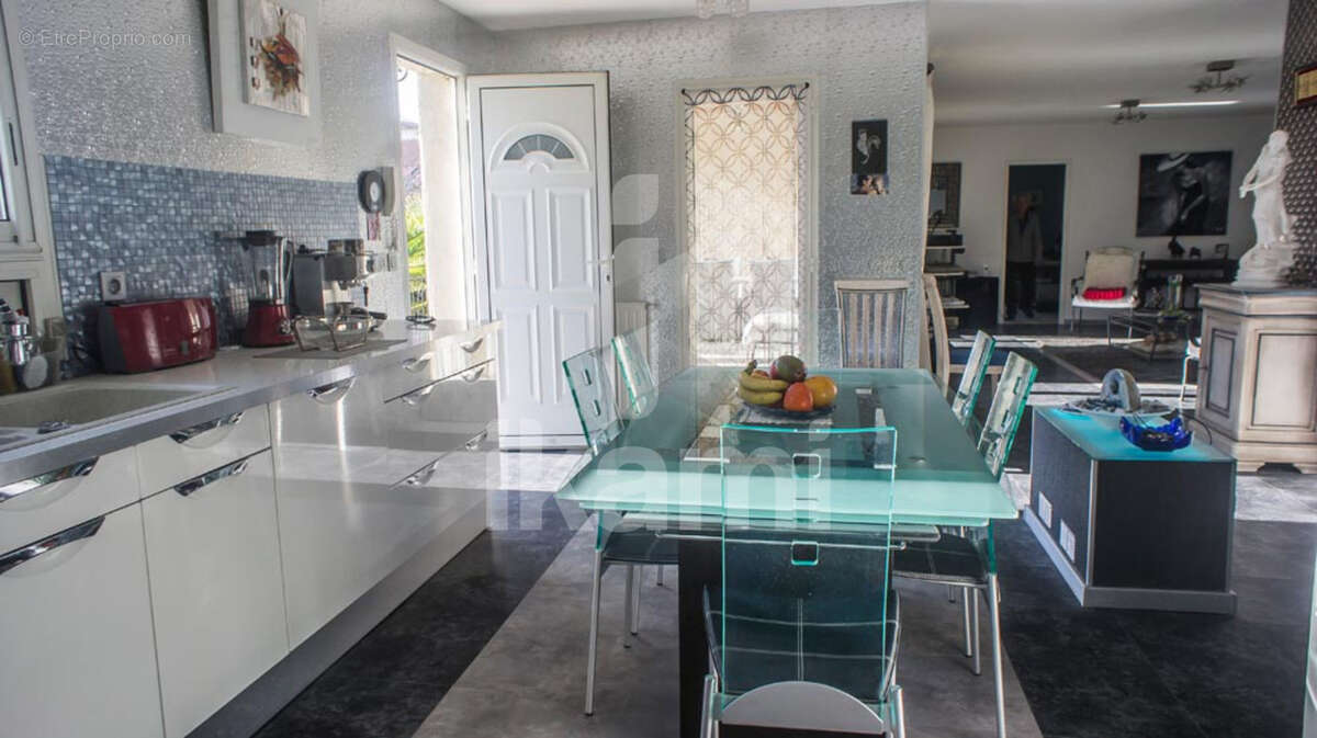 Maison à GENISSIEUX