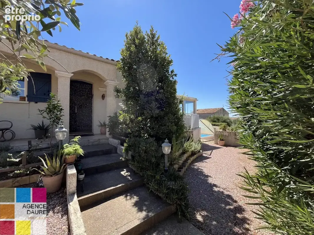 Maison de plain-pied avec piscine sur 506 m² de terrain - photo 1