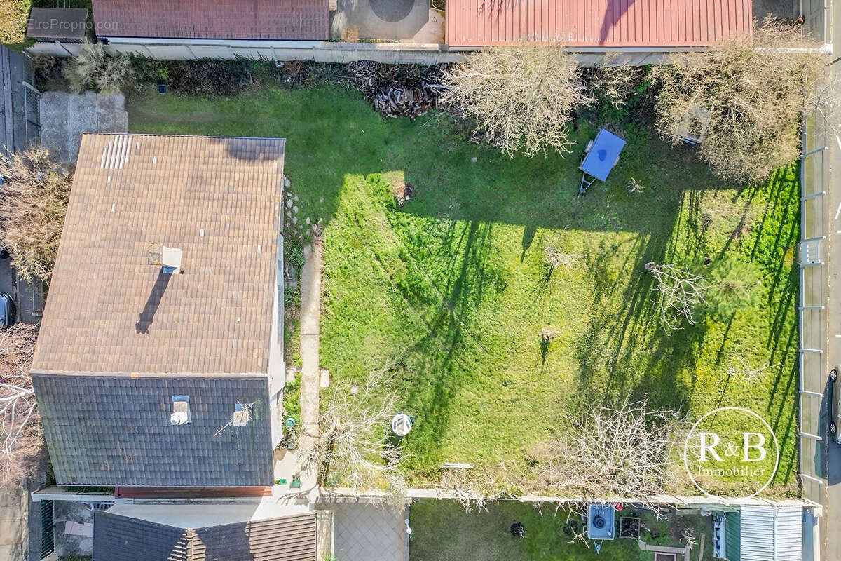 Maison à LES CLAYES-SOUS-BOIS