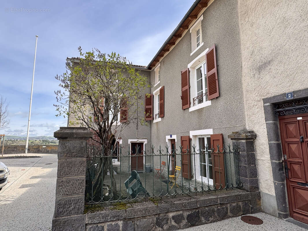 Maison à SAINT-FLOUR