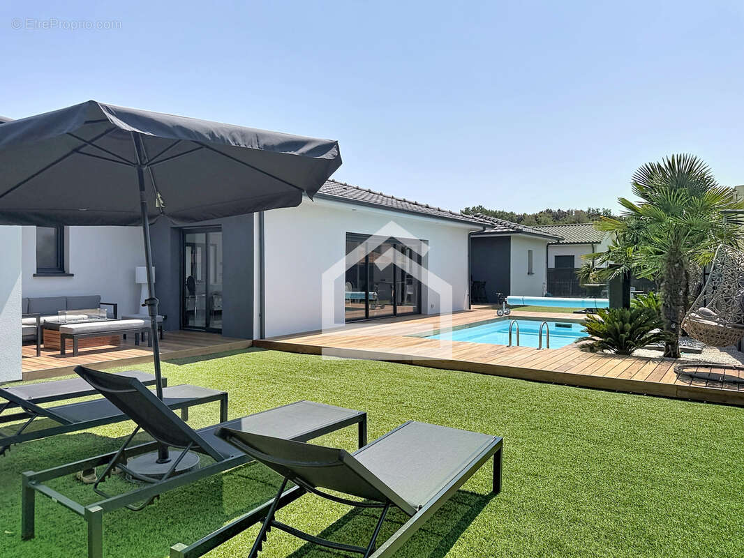 Soussans - Maison Contemporaine de 175m2, 5 chambres, piscine et garage. - photo 2
