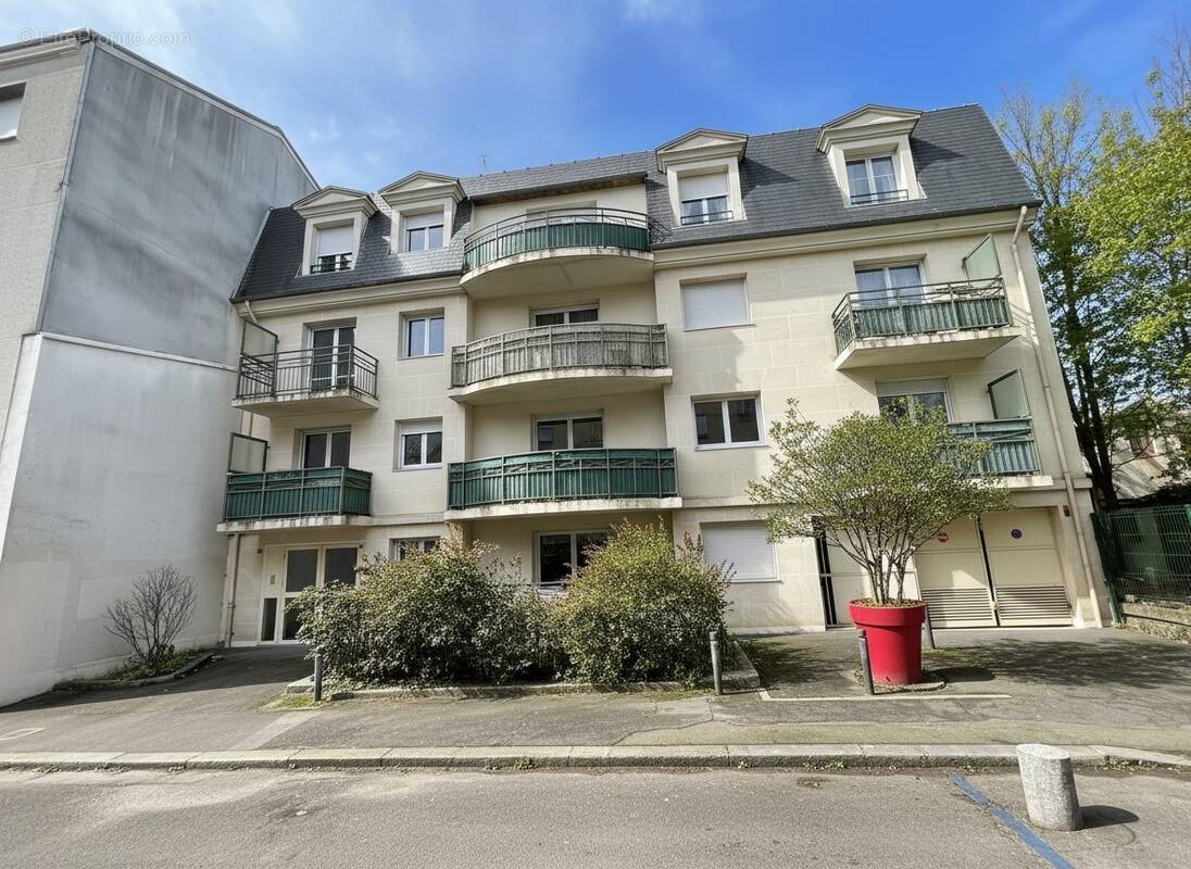 immeuble Lilas Mairie - Appartement à LES LILAS