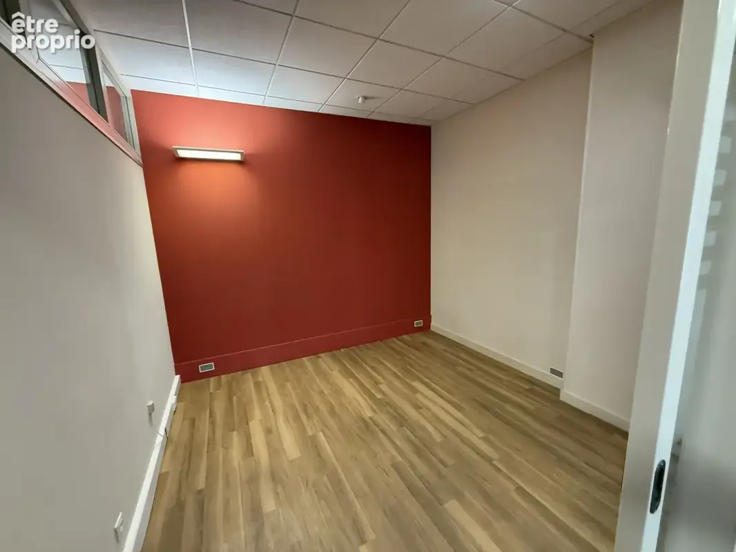 Local commercial   centre-ville   env. 100 m2 - photo 4