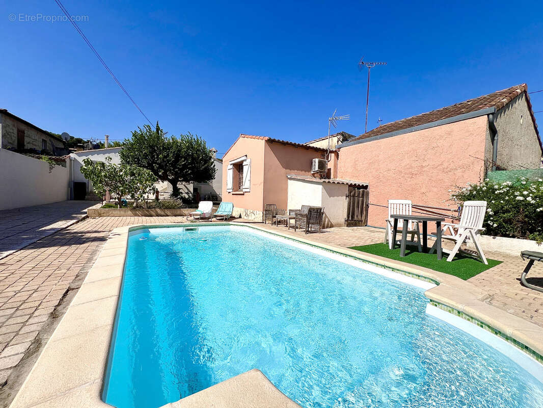 13013 MARSEILLE / Les Olives : Maison 3/4 pièces + studio indépendant sur 434m2 de terrain avec piscine. - photo 15