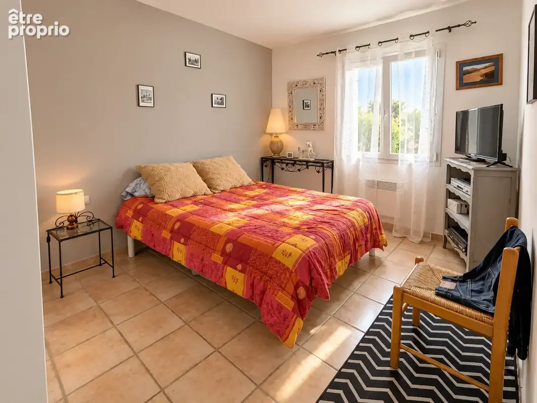 Vends villa de plain pieds 3 faces, 3 chambres, avec garage et piscine à proche des plages Vendres - photo 6