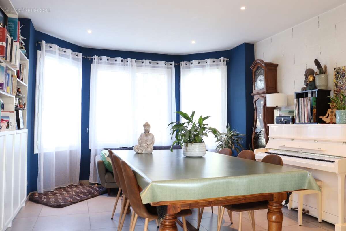 Maison de 116 m² - 4 chambres - proche services à pieds - garage -piscine - photo 9