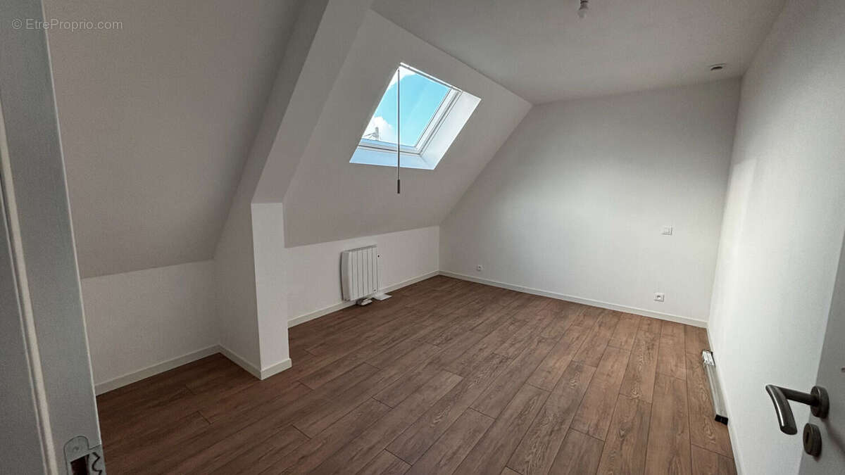 Maison à CHATEAUNEUF-DU-FAOU