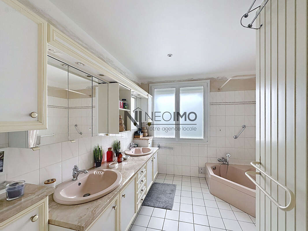 Maison à NEUFCHATEAU