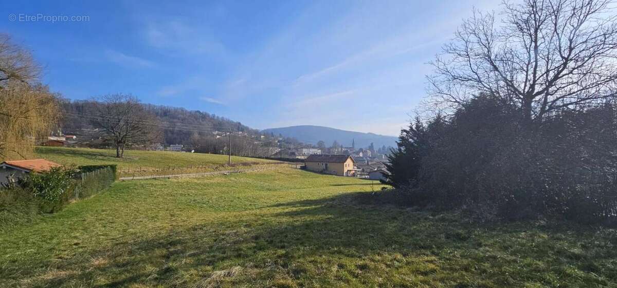 Terrain à JUJURIEUX