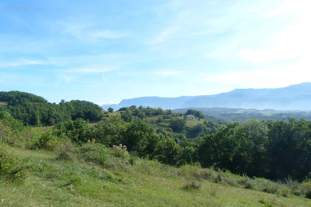 Terrain à CHEVRIERES