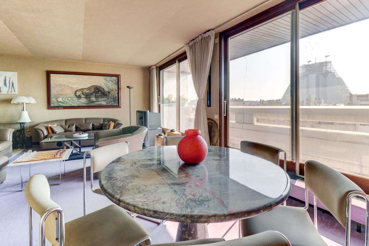 Appartement à PARIS-15E