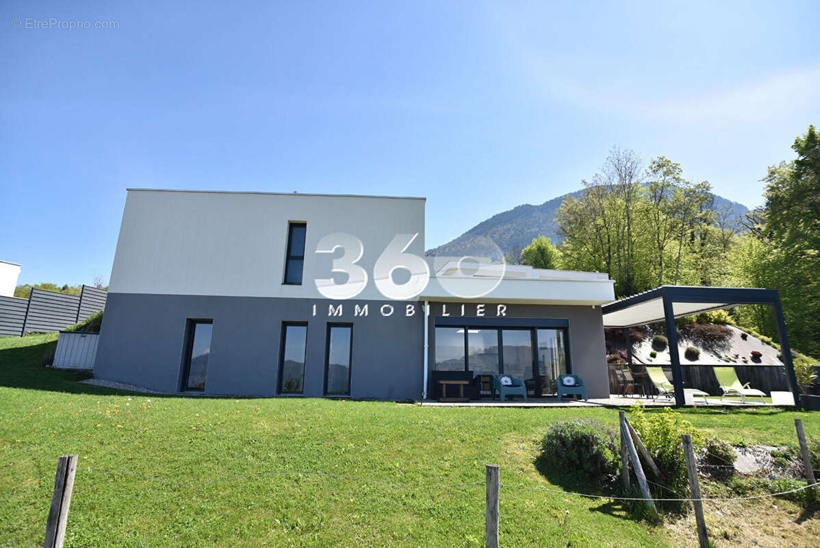 Maison à PUGNY-CHATENOD