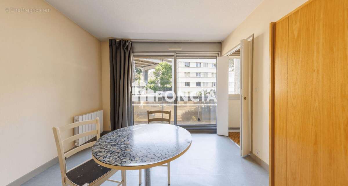 Studio avec parking balcon et cave - photo 2