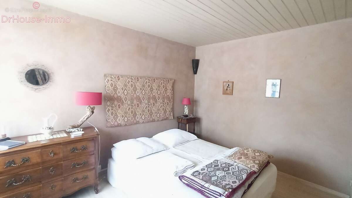 Maison 231 m² à Saint-Michel-En-L'herm  - photo 6