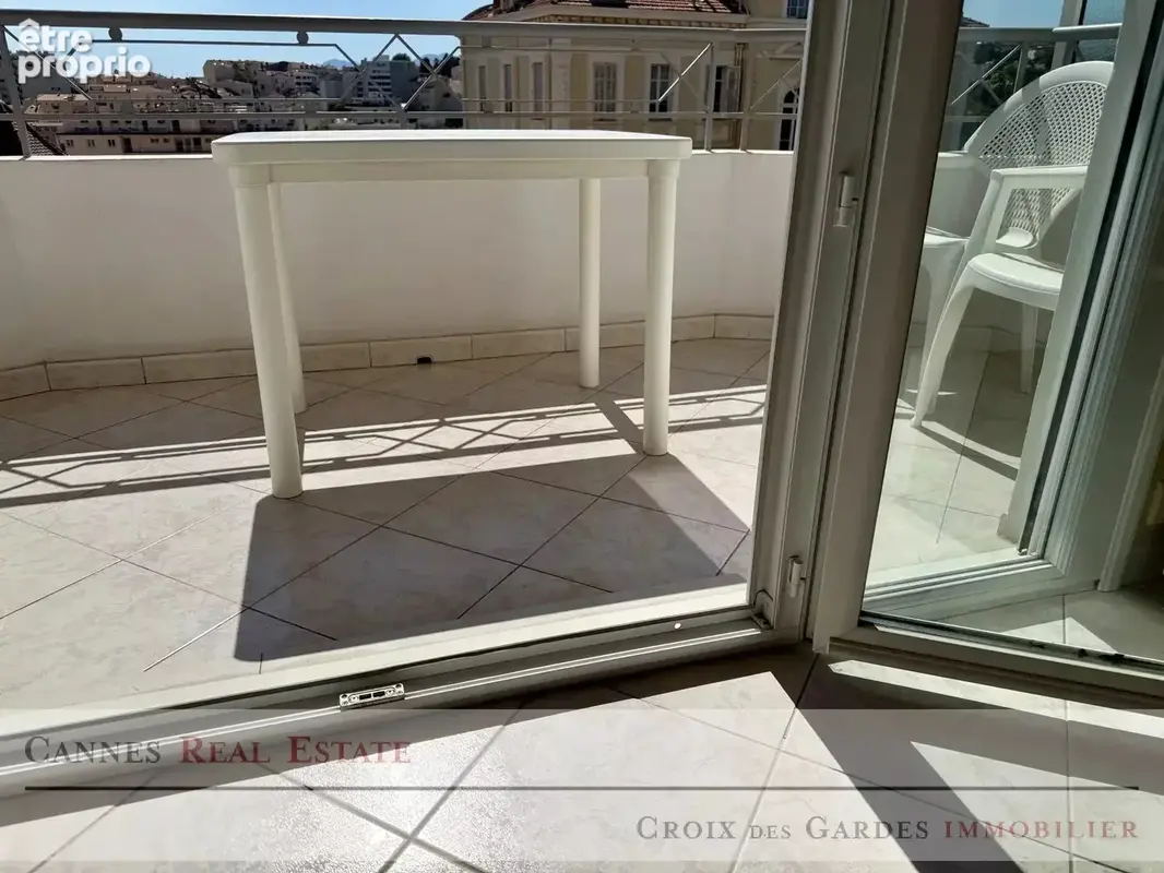 Cannes – Petit Juas  2 pièces traversant avec terrasse et vue mer - photo 5