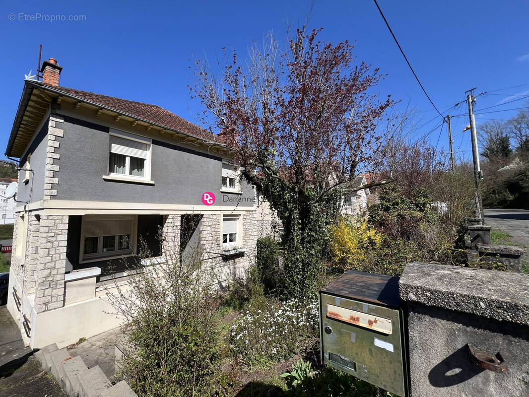 Maison à DECAZEVILLE