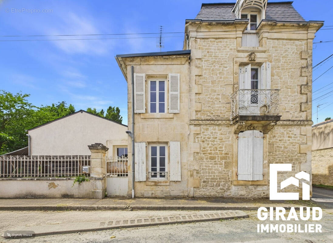 Maison à FONTENAY-LE-COMTE