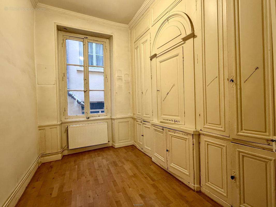 Rue Sergent Blandan - T4 de 92m² - photo 5