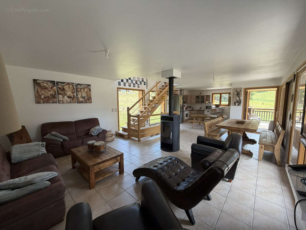 Emplacement idéal pour ce chalet au pied des pistes de ski ! - photo 4