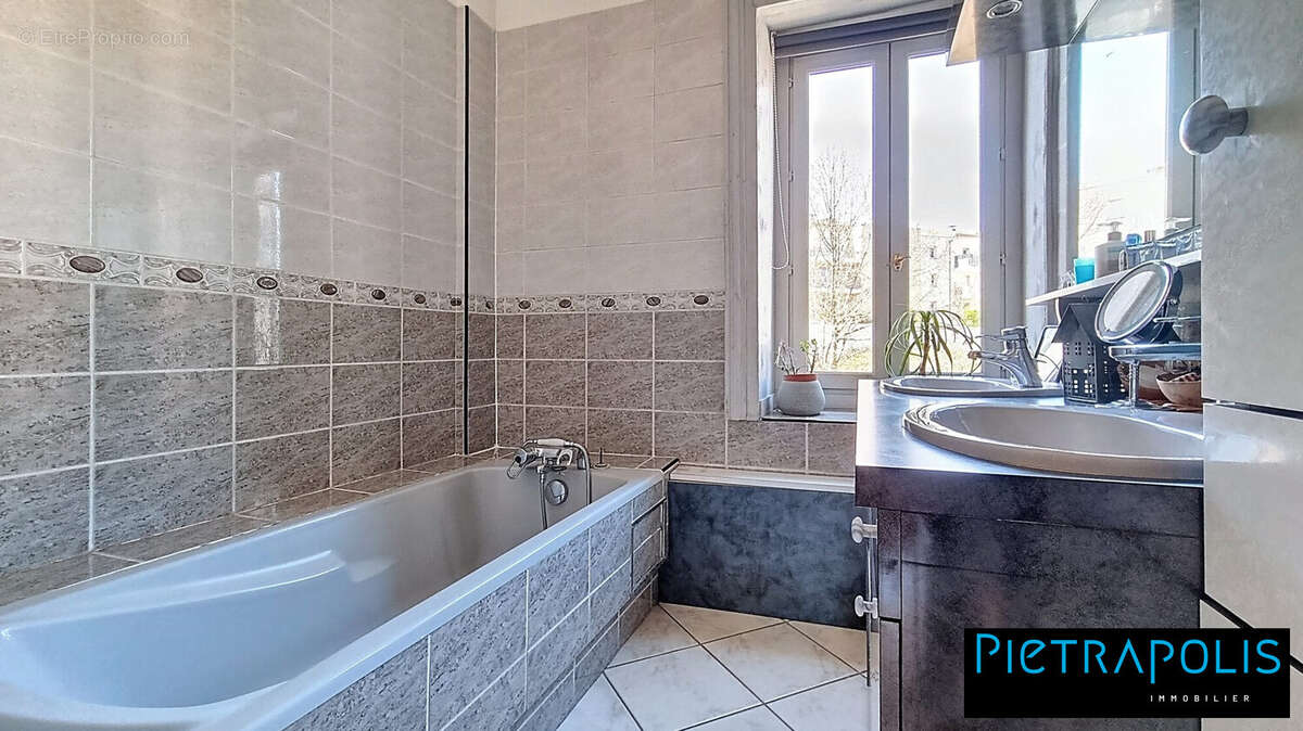 Appartement 113 m² à Tassin-La-Demi-Lune  - photo 8