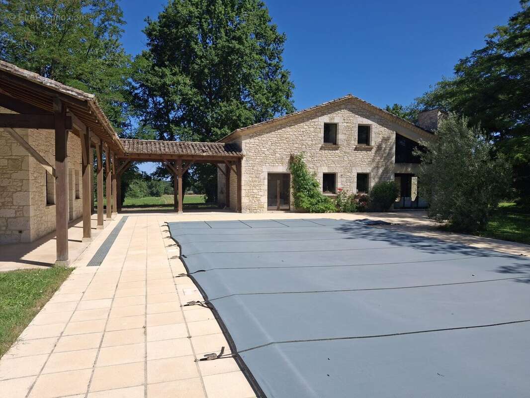 Maison 215 m² à Villereal  - photo 2