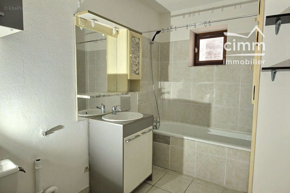 Maison 79 m² à La Cote-Saint-Andre  - photo 6