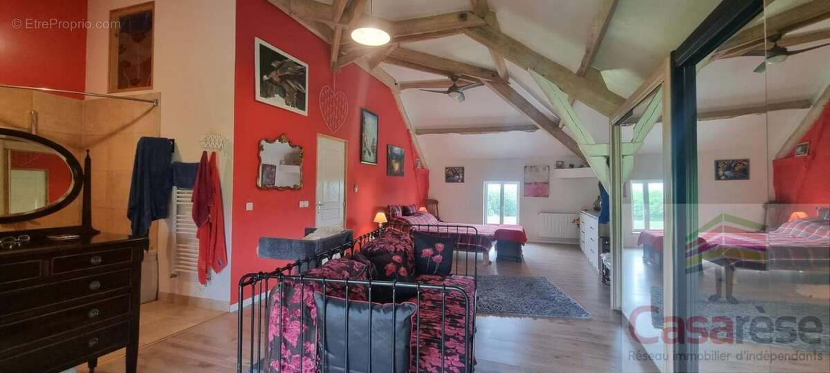 Maison à CASTELNAU-MONTRATIER