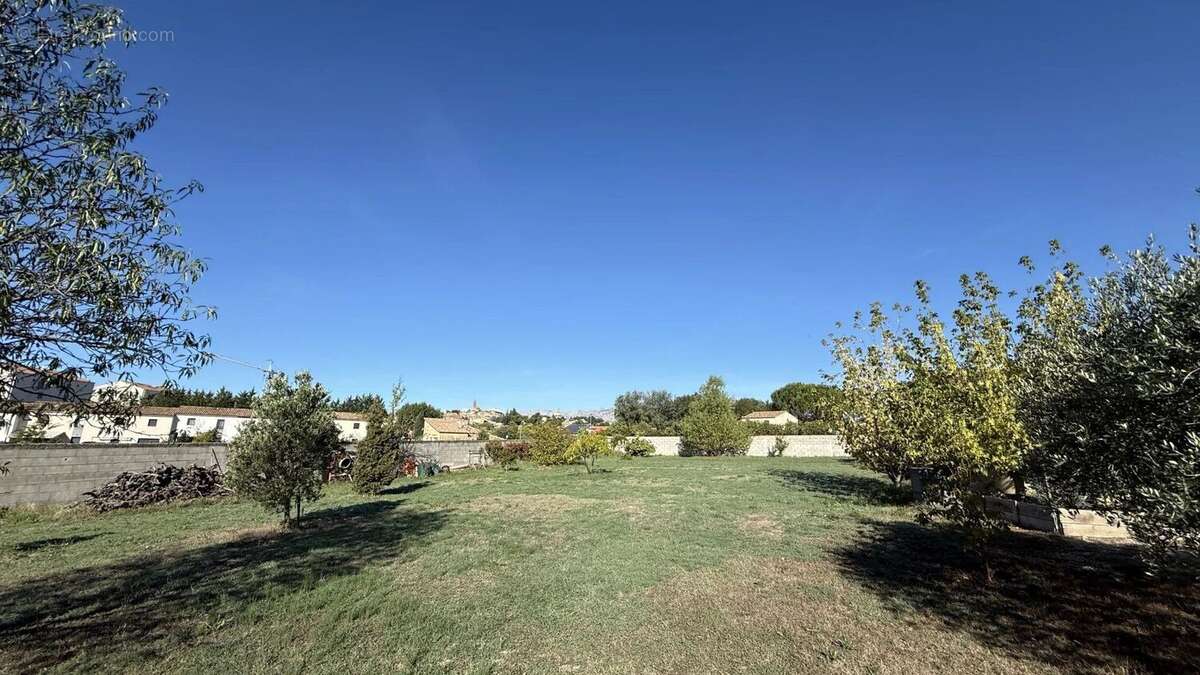 Terrain à POURRIERES