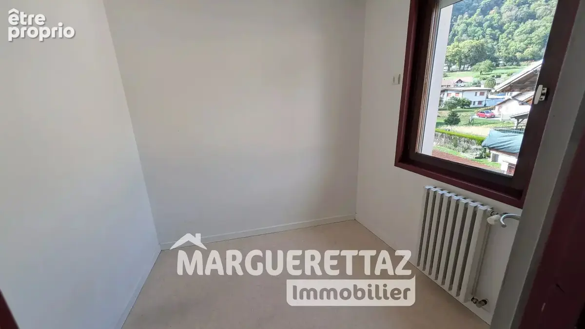 Appartement T2 + bureau, centre village - photo 5