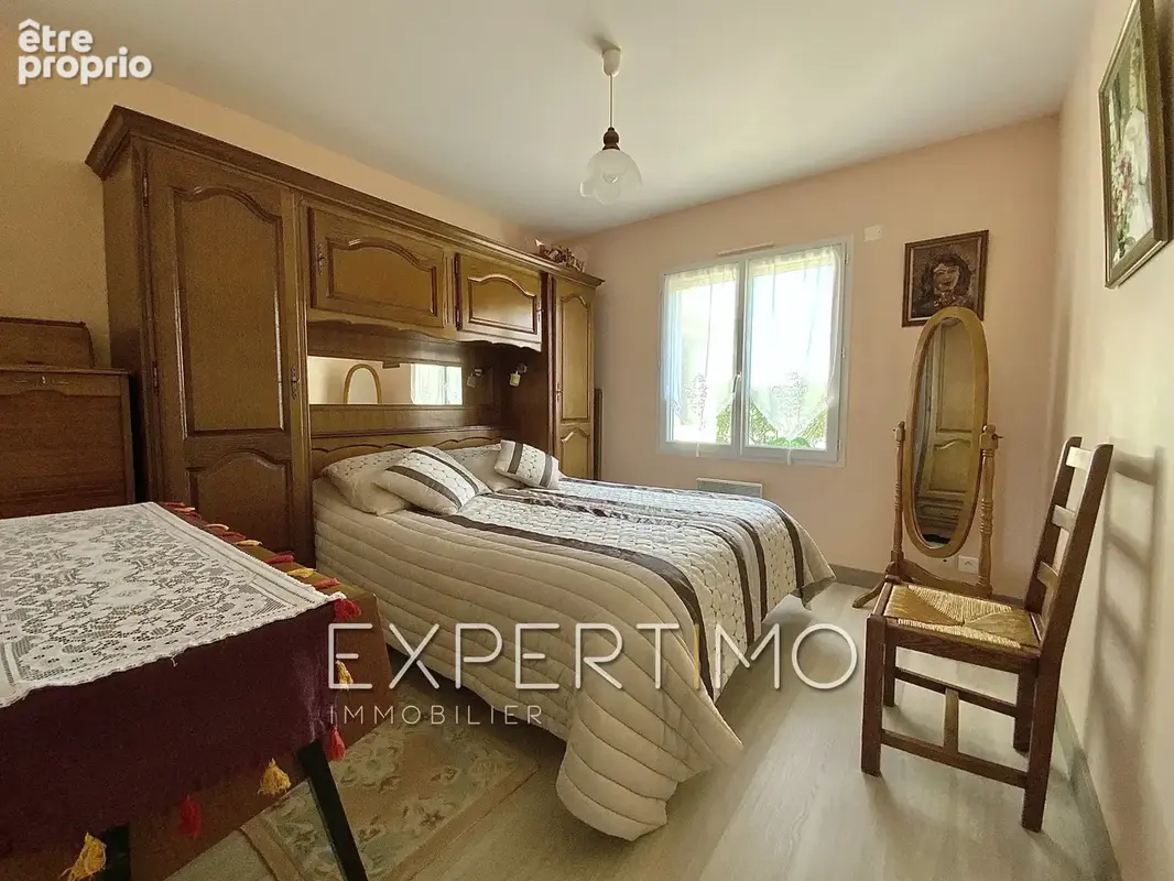Maison indépendante de plain-pied, T5 de 98 m2, trois chambres, véranda, piscine. Proche commerces et plages - photo 13
