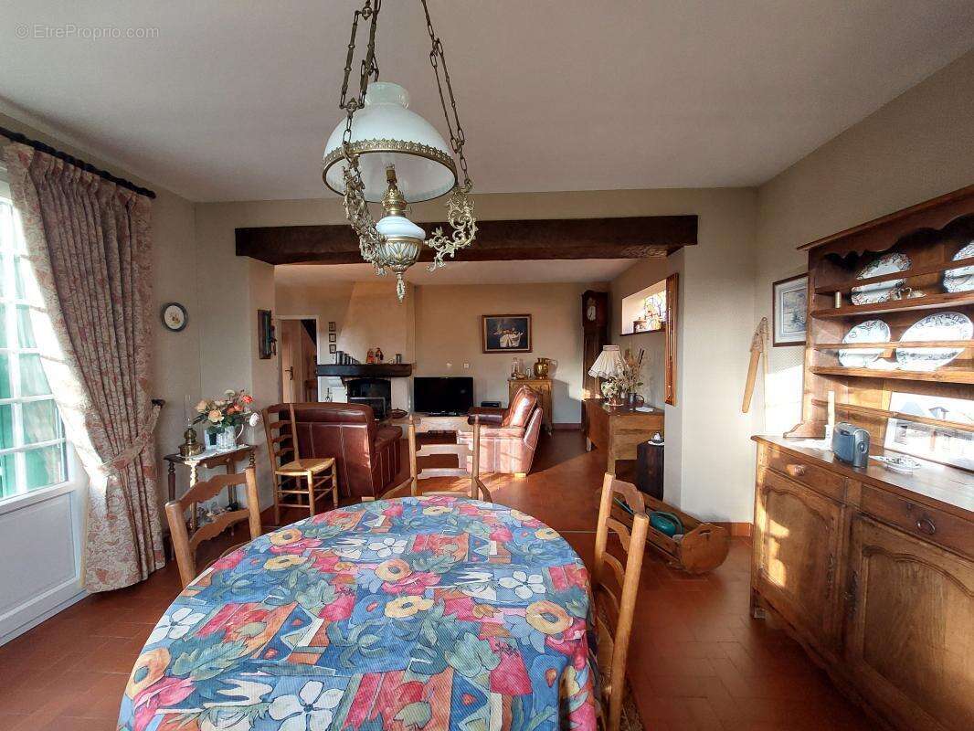 Maison à LES BAUX-SAINTE-CROIX