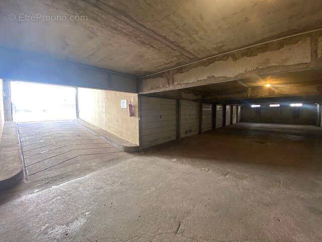 Parking à TROUVILLE-SUR-MER