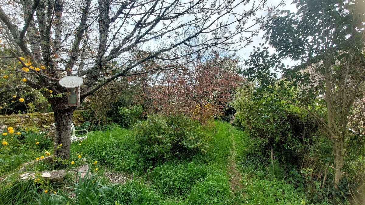 Maison de village 4 pièces avec cour intérieure et jardin - VARAIGNES (24) - photo 13