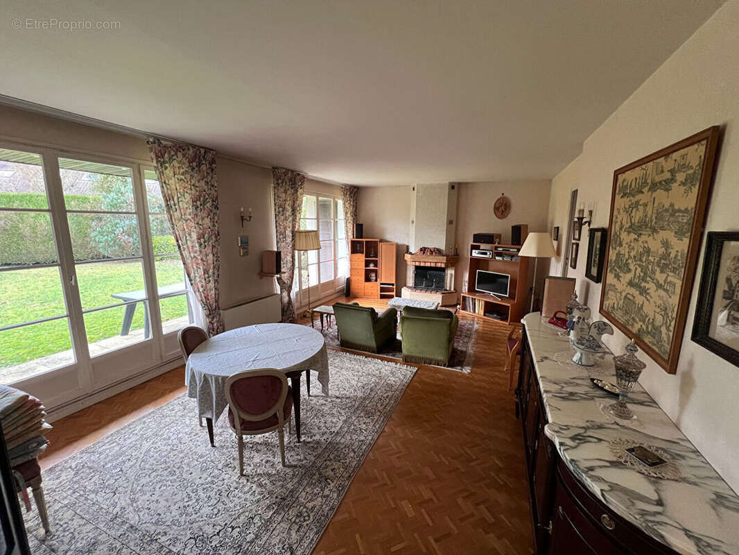 Maison à SAINT-NOM-LA-BRETECHE