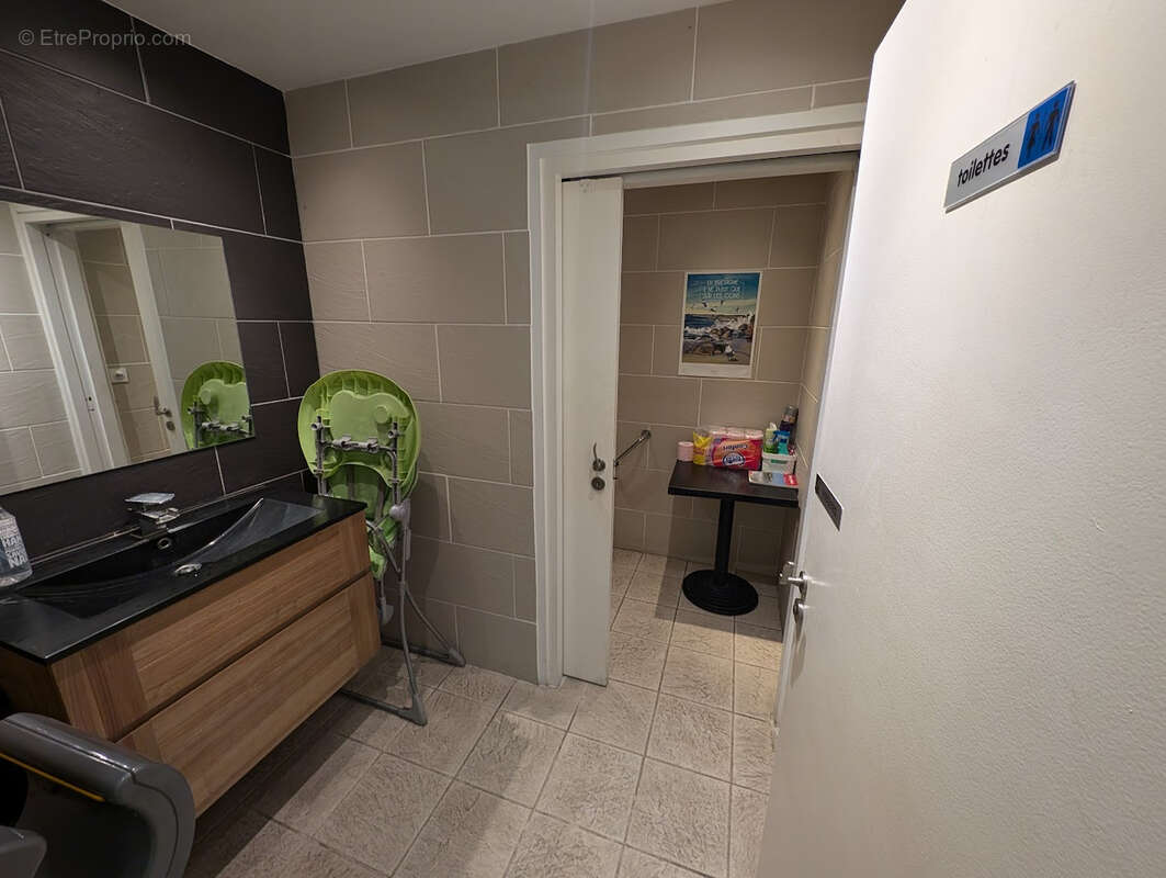 Vente ou location - Fond de commerce créperie  - Centre ville de SAINT-PERAY - photo 15
