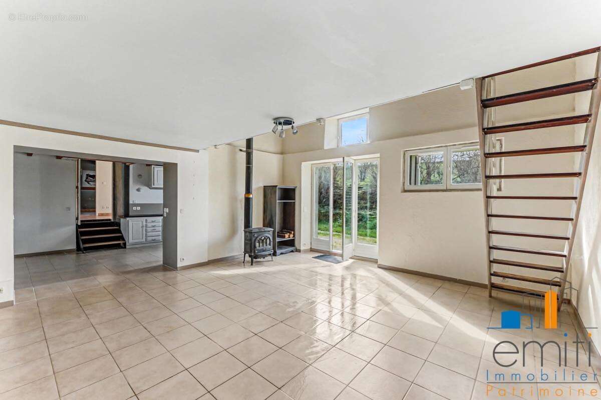 Maison à SALLES-SUR-L'HERS