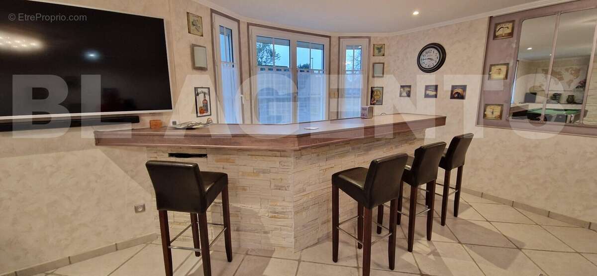 8 - Maison à COURLON-SUR-YONNE