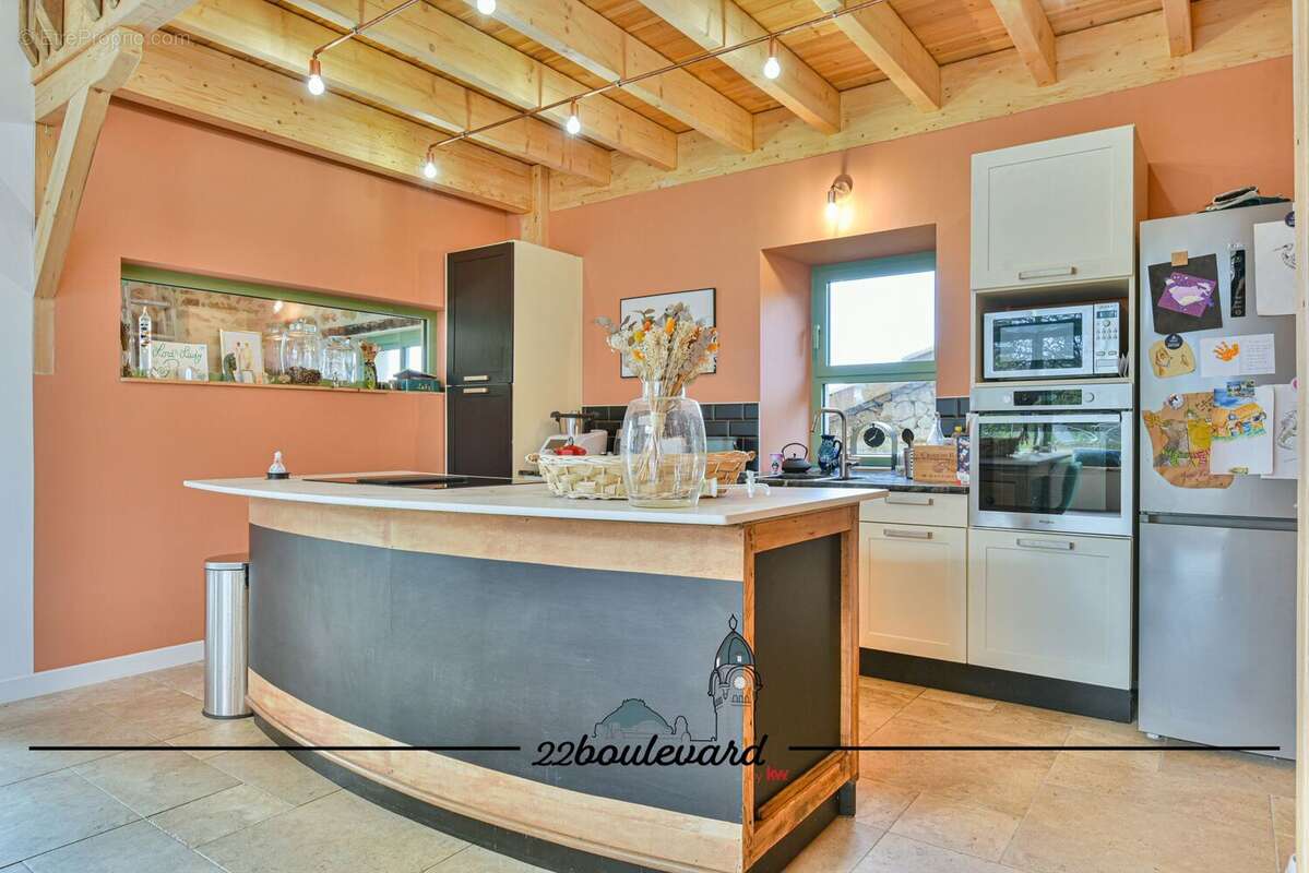 Maison à COMPREIGNAC