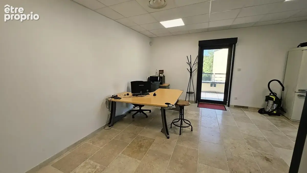 Commerce 134 m² à vendre à Uzes (30700) - photo 8