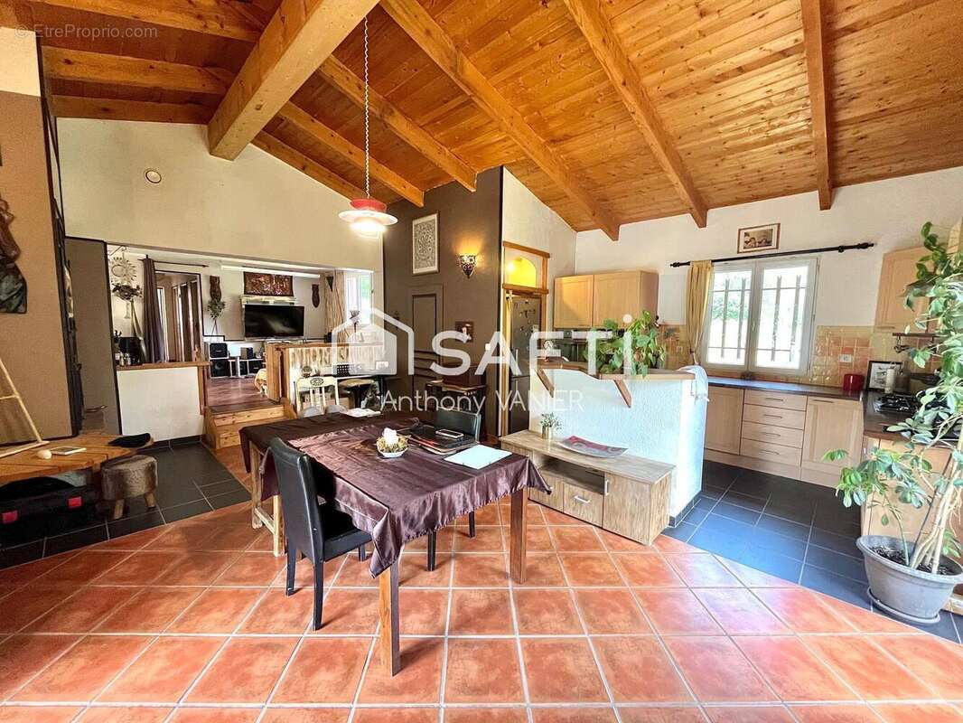 Maison 162 m² à Val-De-Chalvagne  - photo 2