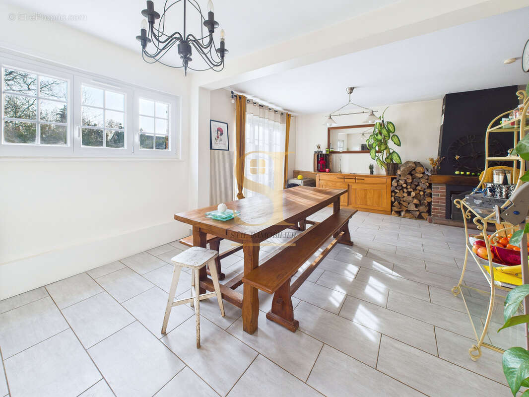 Maison 140 m² à Combs-La-Ville  - photo 4