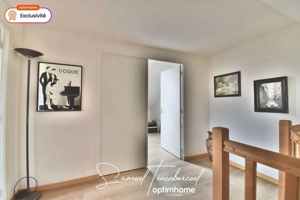 Maison familiale de 196 m² avec 4 chambres, double garage et grand terrain – Beuzeville (27210) - photo 7