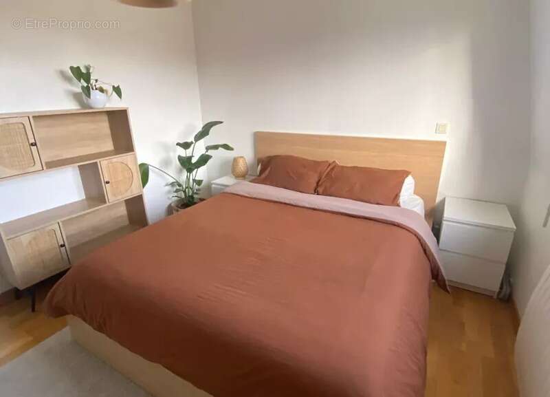 Appartement à VAUJOURS