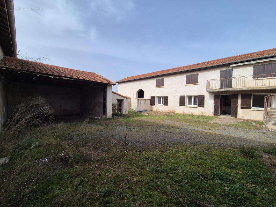 Appartement à VEAUCHE