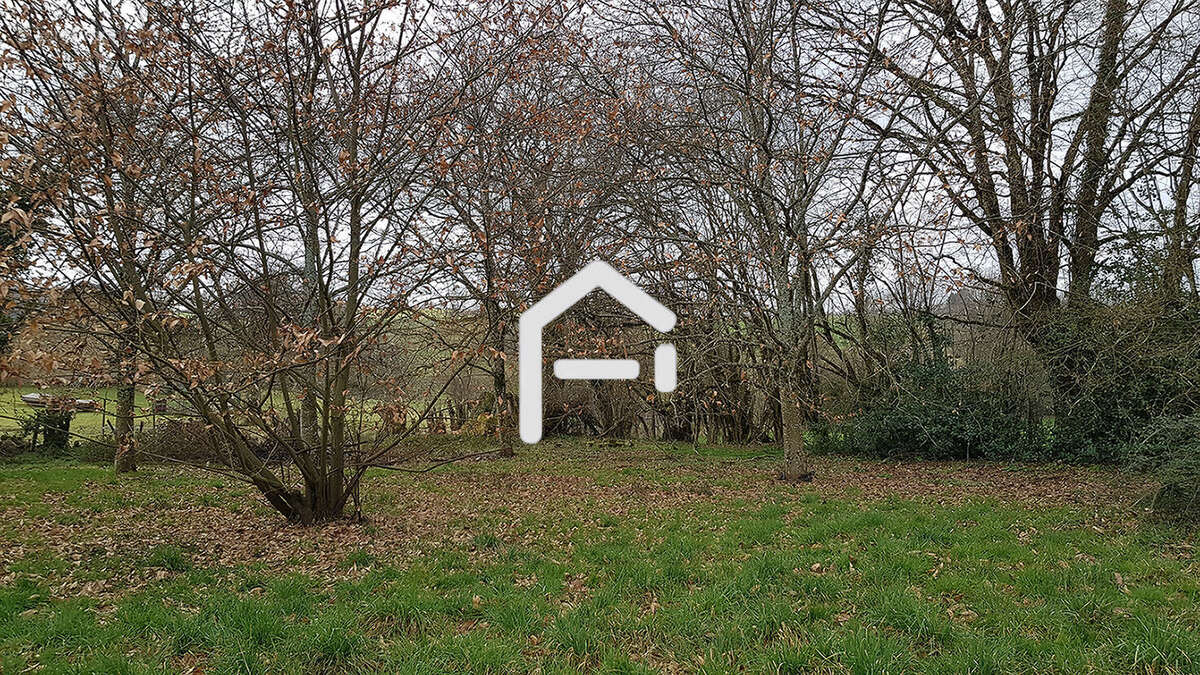 Terrain à SALON-LA-TOUR