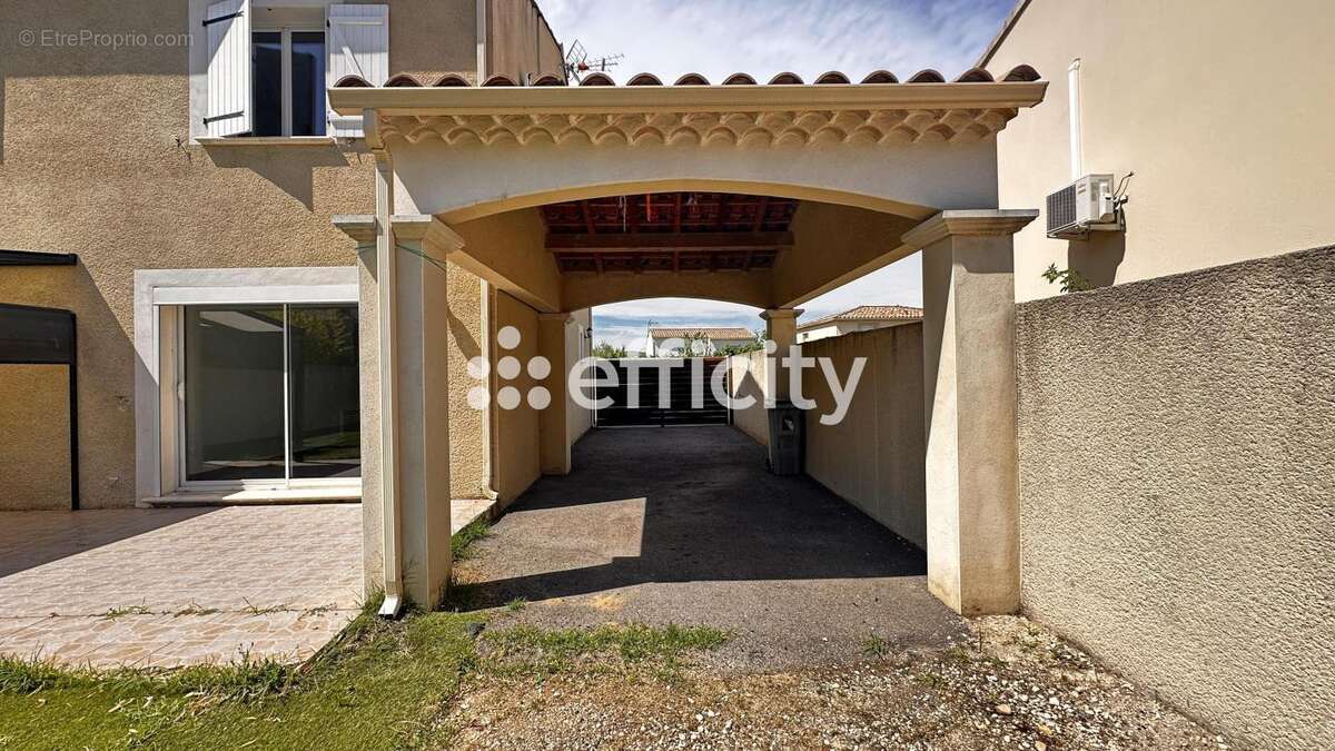 Maison à BOLLENE